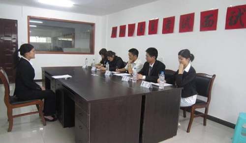 簡(jiǎn)單大方的自我介紹面試